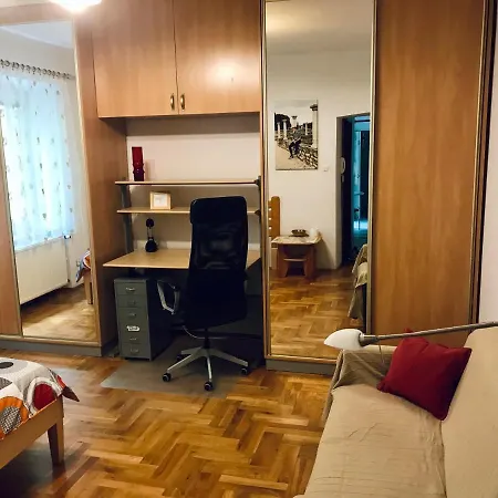 Sunny Apartment. 5 Minutes Walk From Main Sqare.-2